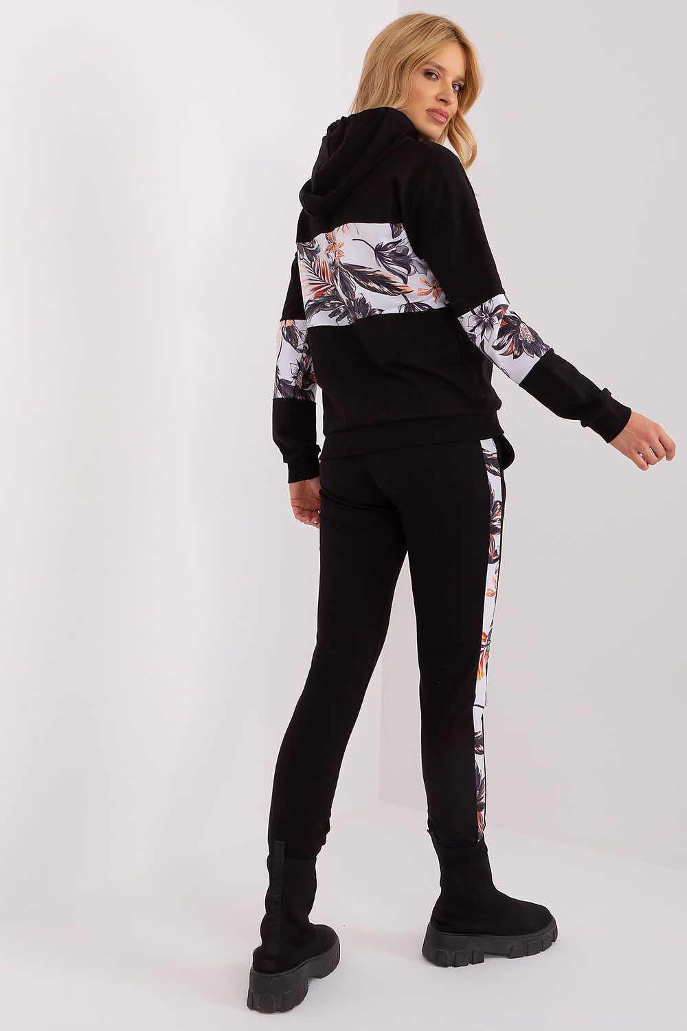  Completă model 191240 Relevance 