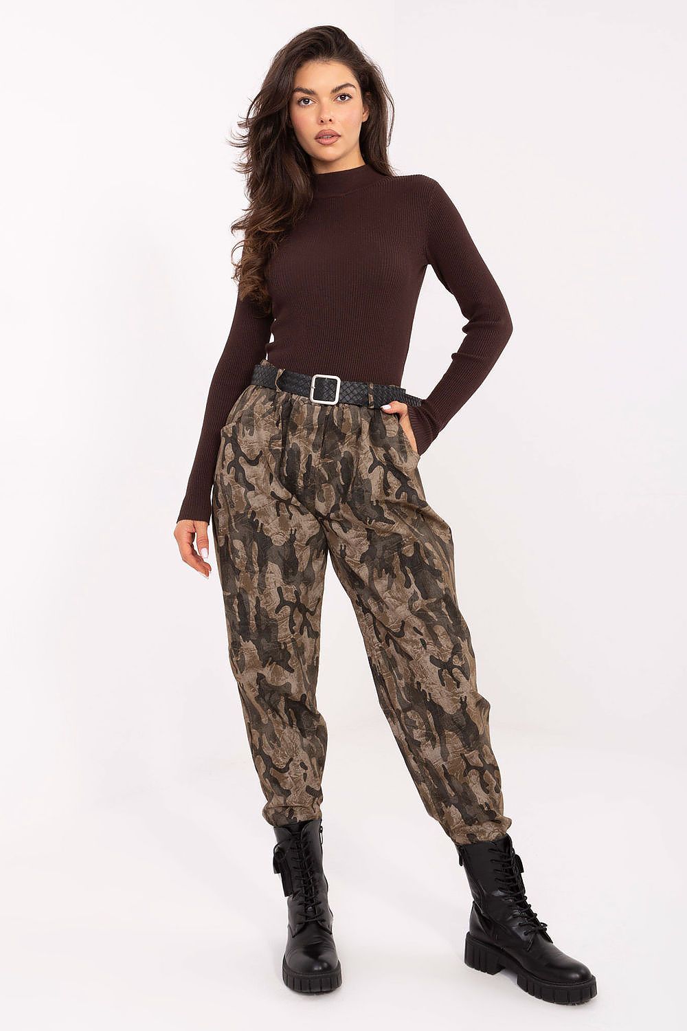  Pantaloni de damă model 218436 Italy Moda 