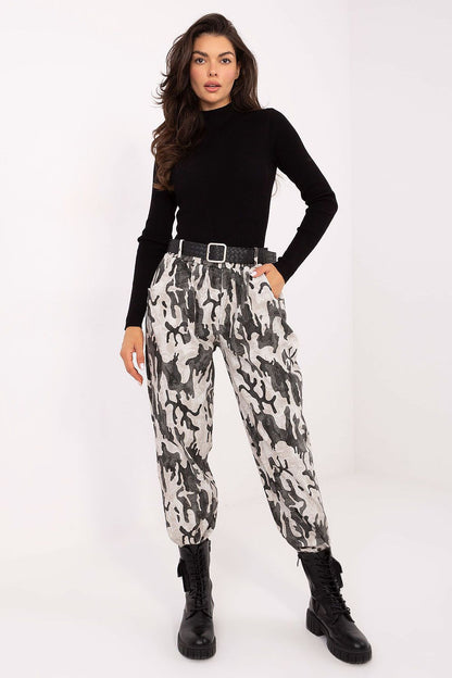  Pantaloni de damă model 218437 Italy Moda 