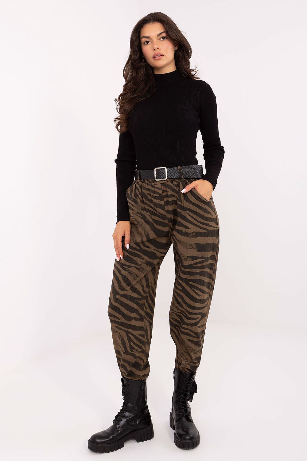  Pantaloni de damă model 218441 Italy Moda 