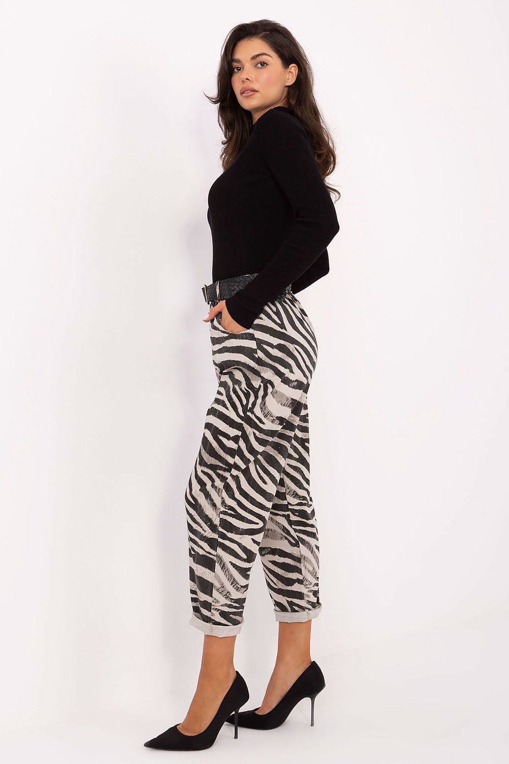 Pantaloni de damă model 218442 Italy Moda 