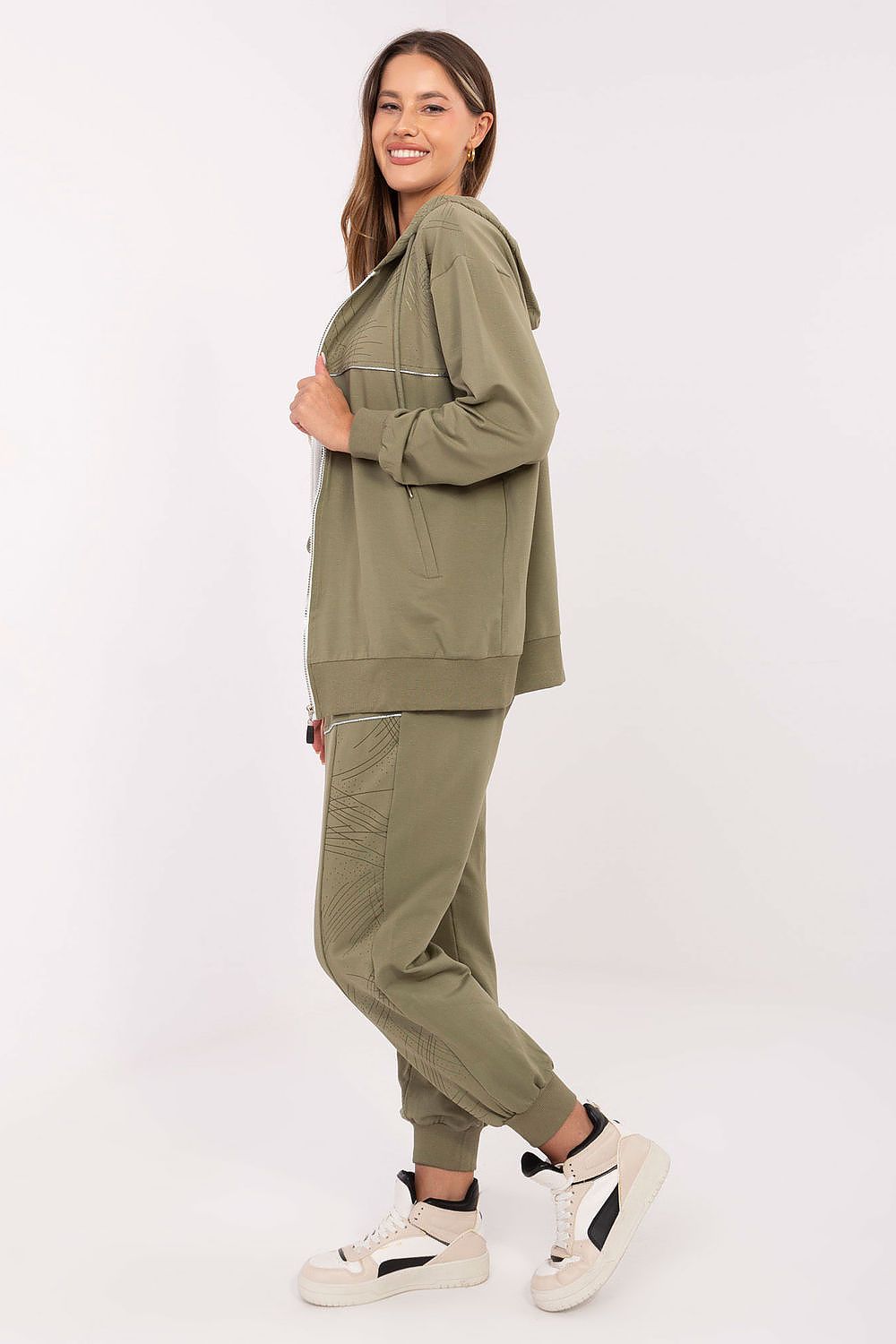  Completă model 218608 Relevance 