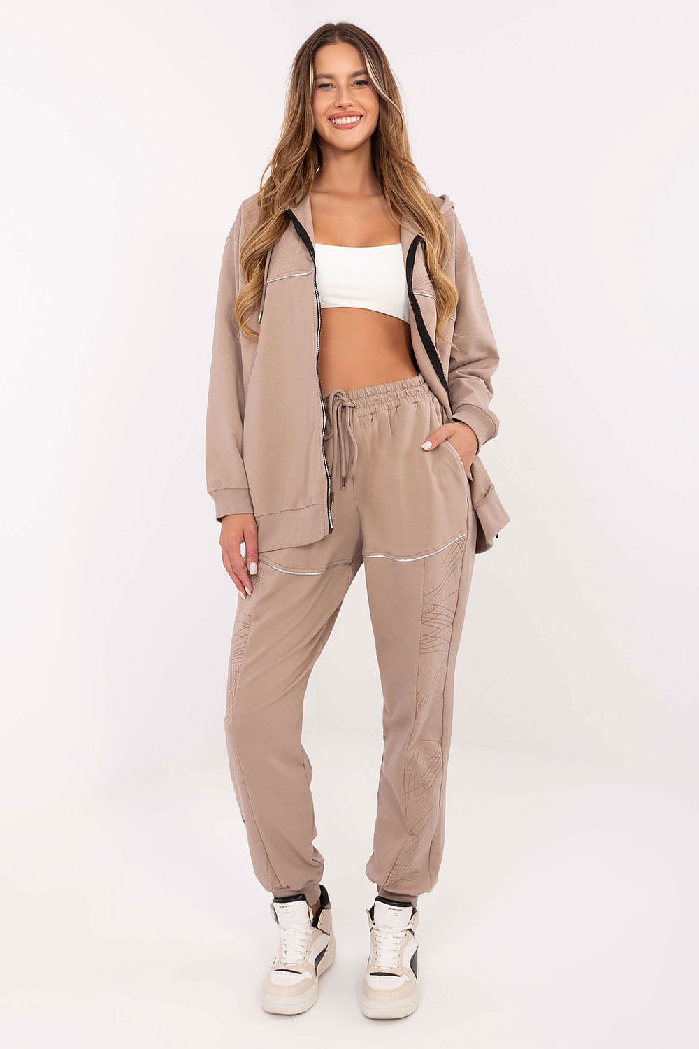  Completă model 218609 Relevance 