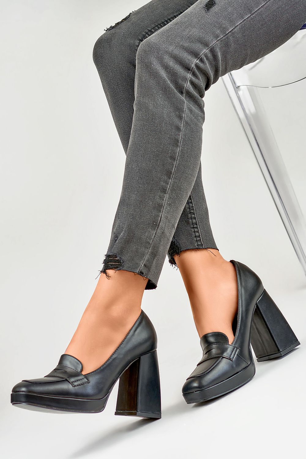  Pantofi cu toc simplu model 185398 PRIMO 