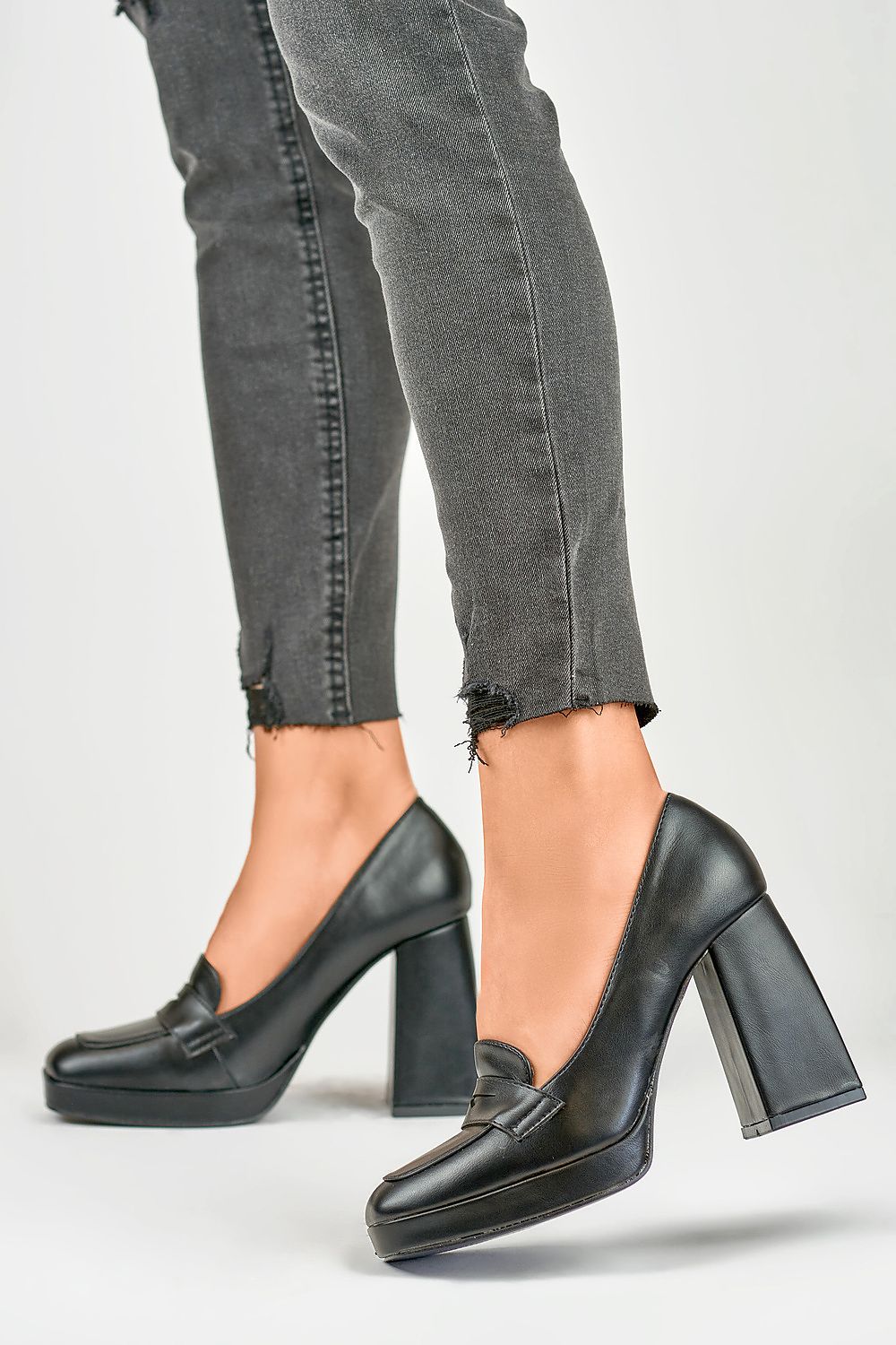  Pantofi cu toc simplu model 185398 PRIMO 
