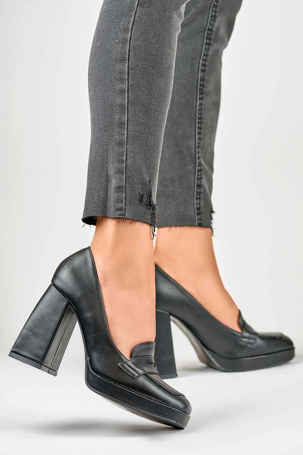  Pantofi cu toc simplu model 185398 PRIMO 